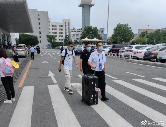 媒体人：5年7.5亿版权与中超品质匹配 当初80亿天价最后也烂尾了12月14日讯 对于中超未来5个赛季版权有望以7.5亿元签约，媒体人李璇在社媒点评表示，这样的价格与目前中超的品质是匹配的，而且相对之前5年80亿的泡沫，能拿到手的才是真金白银。